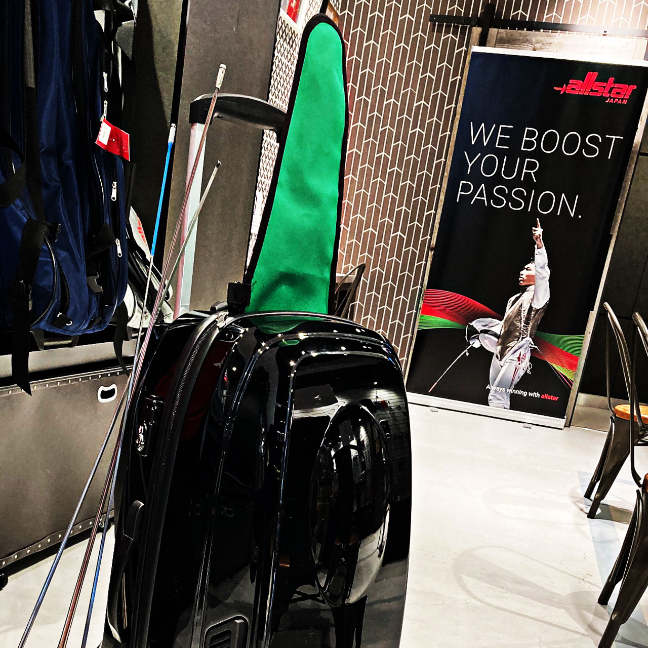 フェンシング剣ケースをRacingに差し込む