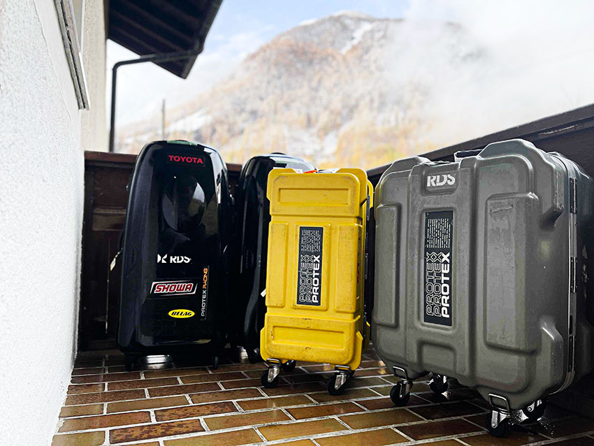 チェアスキー代表選手2019訪問時の1枚。村岡桃佳選手、鈴木猛史選手と