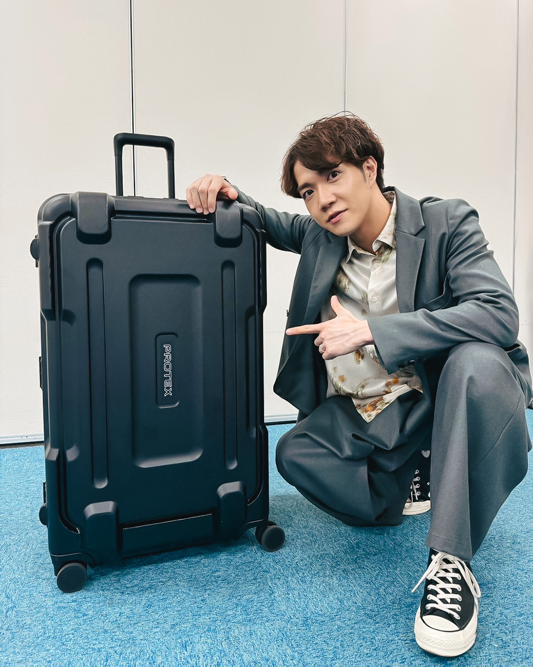 歌手活動のワードローブとして。中澤卓也さんから写真が届きました